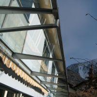 Vordach Filigran im Buendnerland 15mx1.2m. 